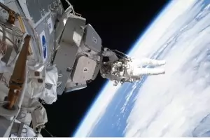 Астронавти на НАСА излязоха на космическа разходка