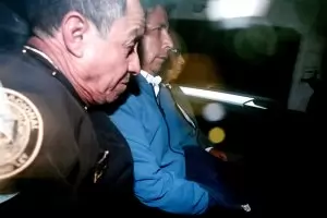 Президентът на Перу бе свален и арестуван