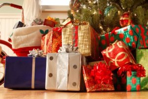 В забързаното ежедневие родителите най често купуват коледните играчки за децата в