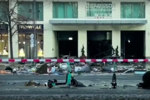 Огромен  аквариум в който е имало 1 млн литра вода и