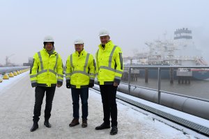 Първият в Германия плаващ терминал за втечнен природен газ започна