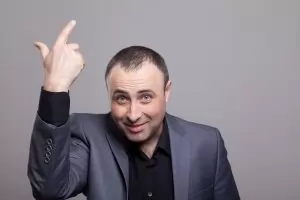 Руслан Мъйнов се завръща в Сатирата с роля на Луи дьо Фюнес и Белмондо