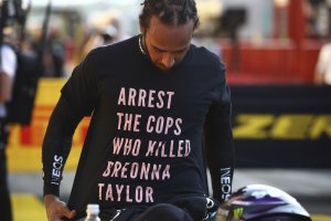 Автомобилните пилоти не трябва да използват предоставената им платформа от