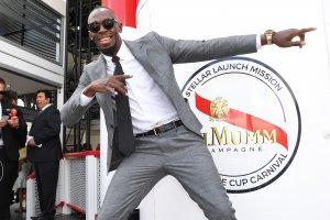 Най добрият спринтьор на всички времена Юсейн Болт е бил завлечен