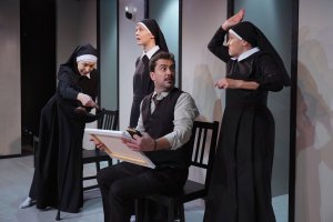 Симпатичният испански драматург Хосе Варлета беше гост на двете премиерни