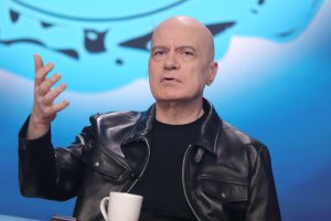 КПКОНПИ е осъдена да каже дали е глобила Слави Трифонов