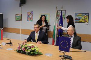 Близо 100 000 деца и ученици ще получат обща и