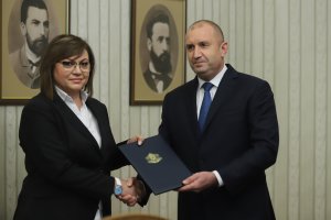 Тази сутрин президентът Румен Радев ще връчи третия и последен