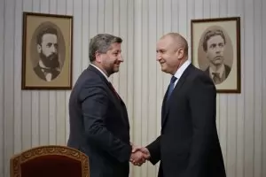 Иска ли Румен Радев да има редовен кабинет?