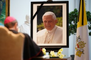Бенедикт XVI починал на 31 декември на 95 годишна възраст беше консервативен папа