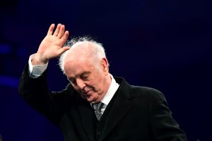 Публиката в Берлин изпрати с бурни аплодисменти диригента и пианист Даниел