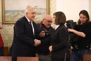 Задава се нова тройна коалиция - на презрените
