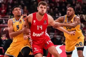 Неудържимият Везенков върна "Олимпиакос" начело в Евролигата