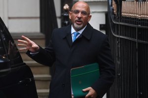 Риши Сунак уволни председателя на Консервативната партия Надим Захауи след