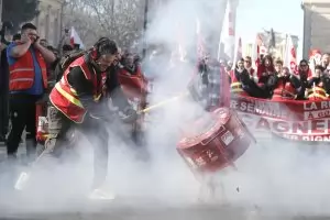 Втори кръг от протести обхвана цяла Франция