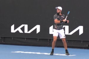 Руснакът Аслан Карацев ще бъде съперник на поставения под №27