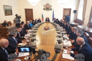 Служебното правителство си даде висока оценка за свършеното и си