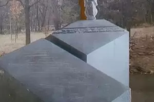 Мемориал на загиналите деца сблъска БСП с ГЕРБ и ДБ в София