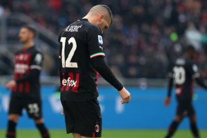 Тежката домакинска загуба на Милан с 2 5 от Сасуоло в