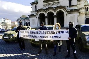 Руснаци пратиха от България 
в Украйна 3 джипа срещу Путин 
