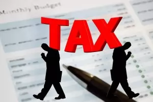 Забавеното плащане на данъци и такси вече се наказва с 11.42% лихва
