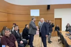 Урокът пред ДБ и ПП се казва "Не целувай деребей!"