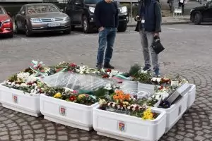 Бутафорен гроб на Васил Левски се появи в центъра на София