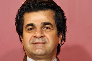 Иранският кинорежисьор Джафар Панахи обяви безсрочна гладна стачка заради незаконното и