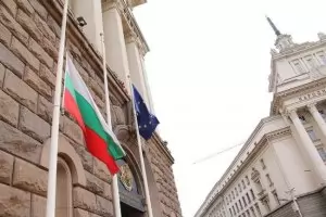 Българският флаг ще бъде свален наполовина в памет на загиналите в земетресението