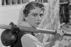 На 90 годишна възраст почина актрисата Гинка Станчева Тя добива популярност през