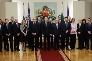 С атаки срещу партиите Радев преназначи служебния си кабинет