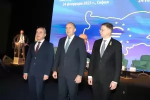 Радев: Трябва да убедим хората, че приемането на еврото носи само позитиви