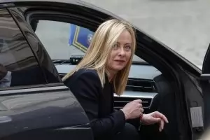 Премиерът на Италия атакува забраната на колите с традиционно гориво