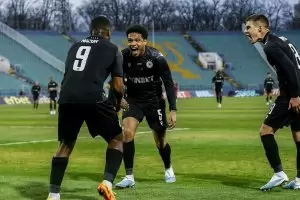 "ЦСКА-София" задържа върха с неспортменски гол