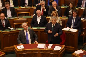 Въпрос към Орбан в парламента: Ти руски агент ли си?