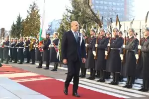 Радев нападна всички партии заради оръжието на Украйна