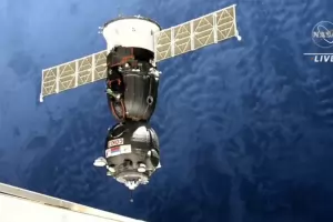 Руски кораб без екипаж се скачи с МКС