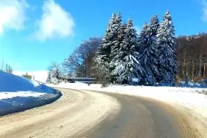 Силни снеговалежи обхващат Северна България тази нощ