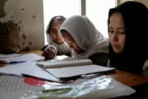 Талибаните арестуваха основател на мрежа от училища за момичета