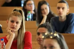 Средните заплати във вузовете са от 1400 до 3600 лв.
