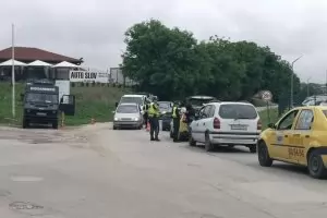 Полиция атакува емблематичното при избори село Буковлък
