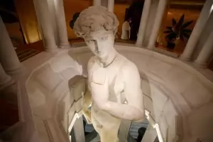 Давид на Микеланджело коства работата на училищен директор заради "порнография"