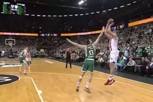 Победен кош на Везенков изпрати "Олимпиакос" в плейофите на Евролигата