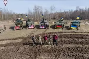 Киев вече получава западните танкове за контранастъплението