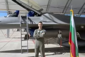 Втори български пилот завърши курса за F-16