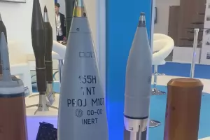 Шефът на МО отрича да имаме 155 мм снаряди, които иначе ВМЗ рекламира