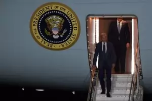 Президентът на САЩ пристигна на посещение в Белфаст