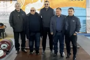 Иван Иванов остава треньор на националите по щанги