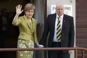Полицията арестува съпруга на бившата първа министърка на Шотландия