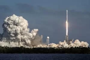„SpaceX“ отмени изстрелването на „Falcon Heavy“ минута преди старта